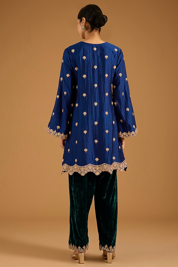 Navy Blue Velvet Marori Hand Embroidered Kurta Set by SURBHI SHAH at Pernia's Pop Up Shop