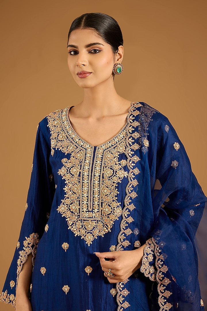 Navy Blue Velvet Marori Hand Embroidered Kurta Set by SURBHI SHAH at Pernia's Pop Up Shop