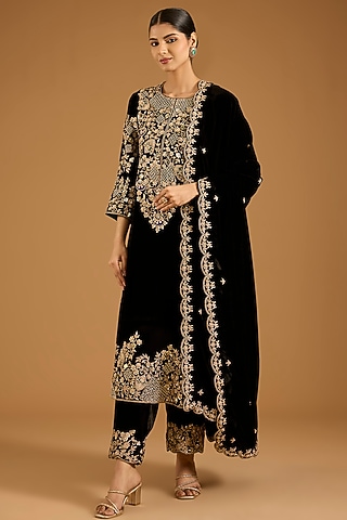 Black Velvet Marori Embroidered Kurta Set by SURBHI SHAH