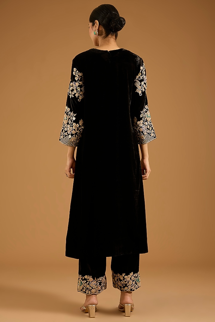 Black Velvet Marori Embroidered Kurta Set by SURBHI SHAH at Pernia's Pop Up Shop