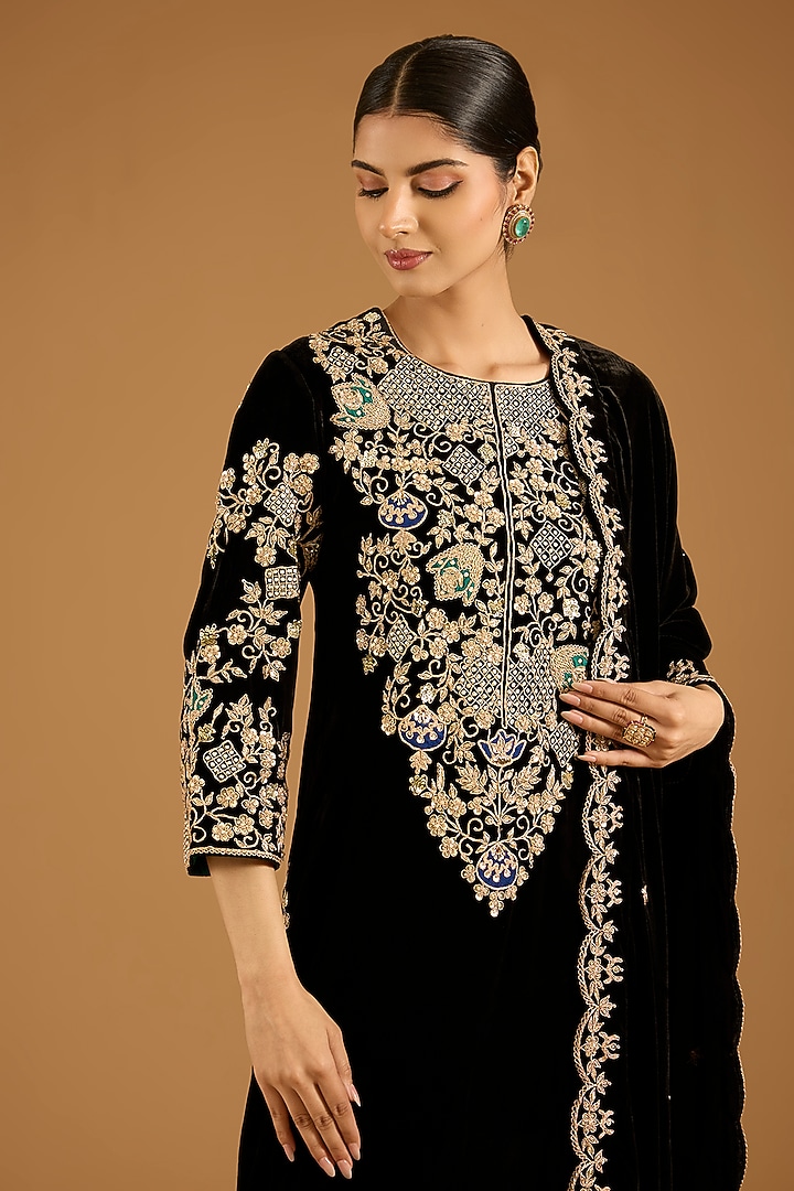Black Velvet Marori Embroidered Kurta Set by SURBHI SHAH at Pernia's Pop Up Shop