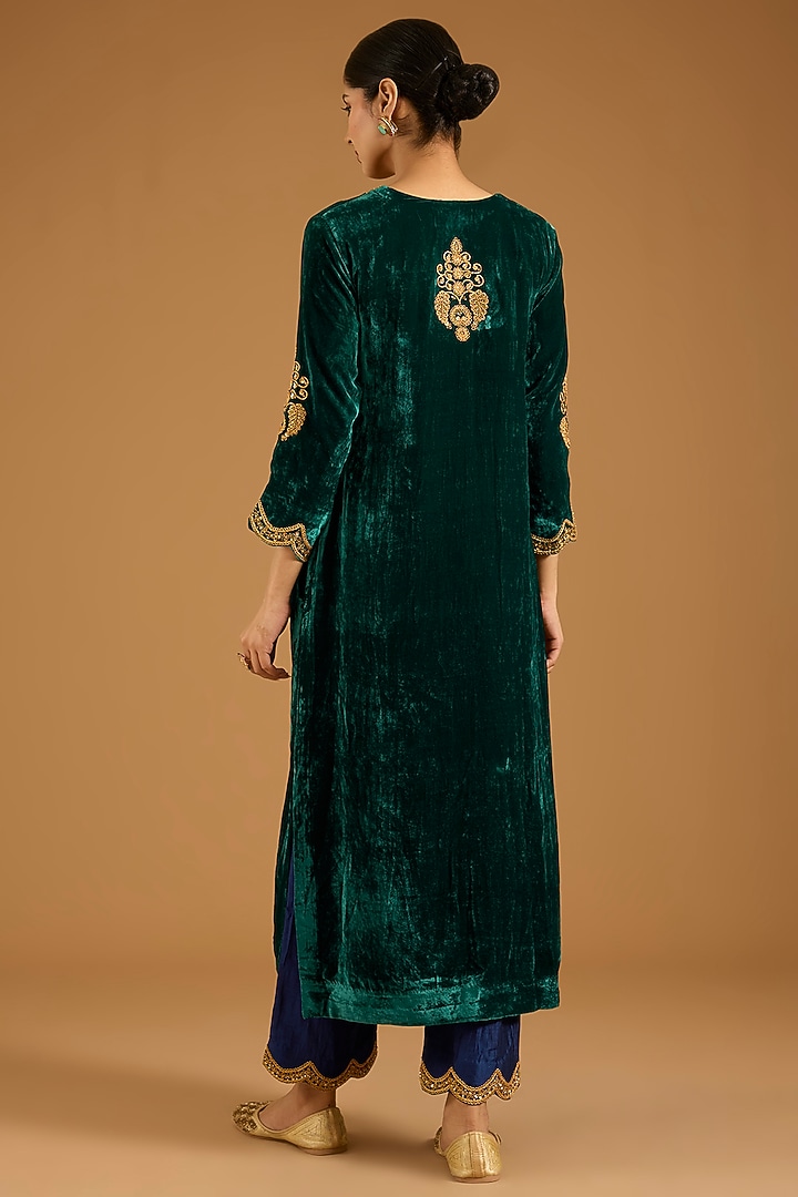 Emerald Green Velvet Marori Embroidered Kurta Set by SURBHI SHAH at Pernia's Pop Up Shop