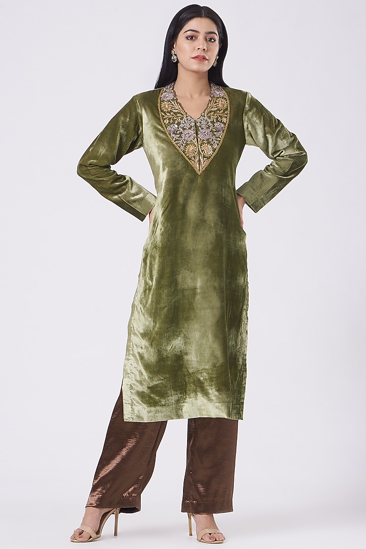 Green Silk Velvet Kurta Set by SURBHI SHAH at Pernia's Pop Up Shop