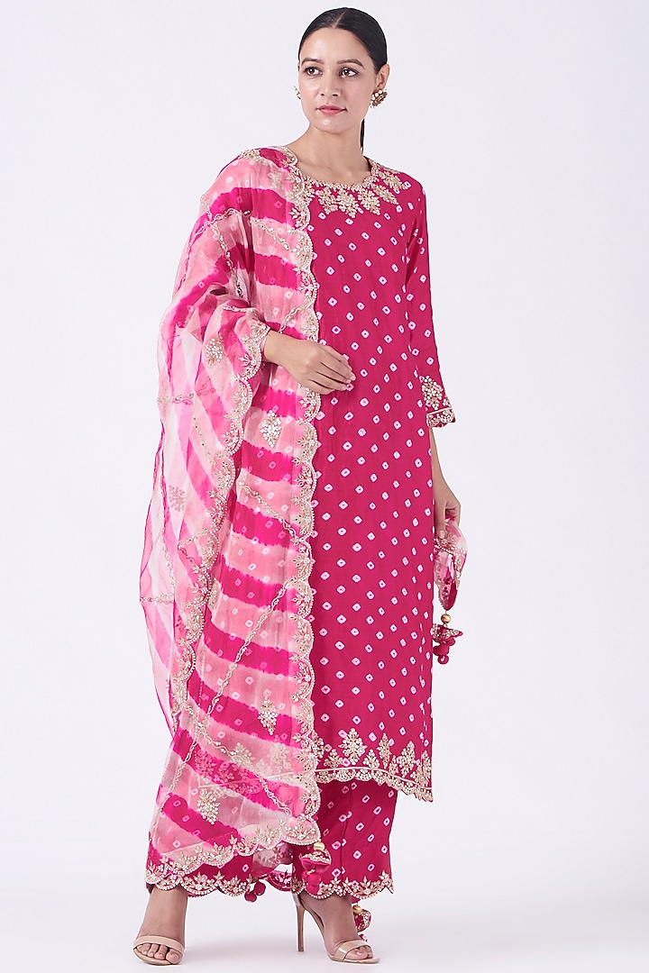 Magenta Hand Embroidered Kurta Set by SURBHI SHAH at Pernia's Pop Up Shop