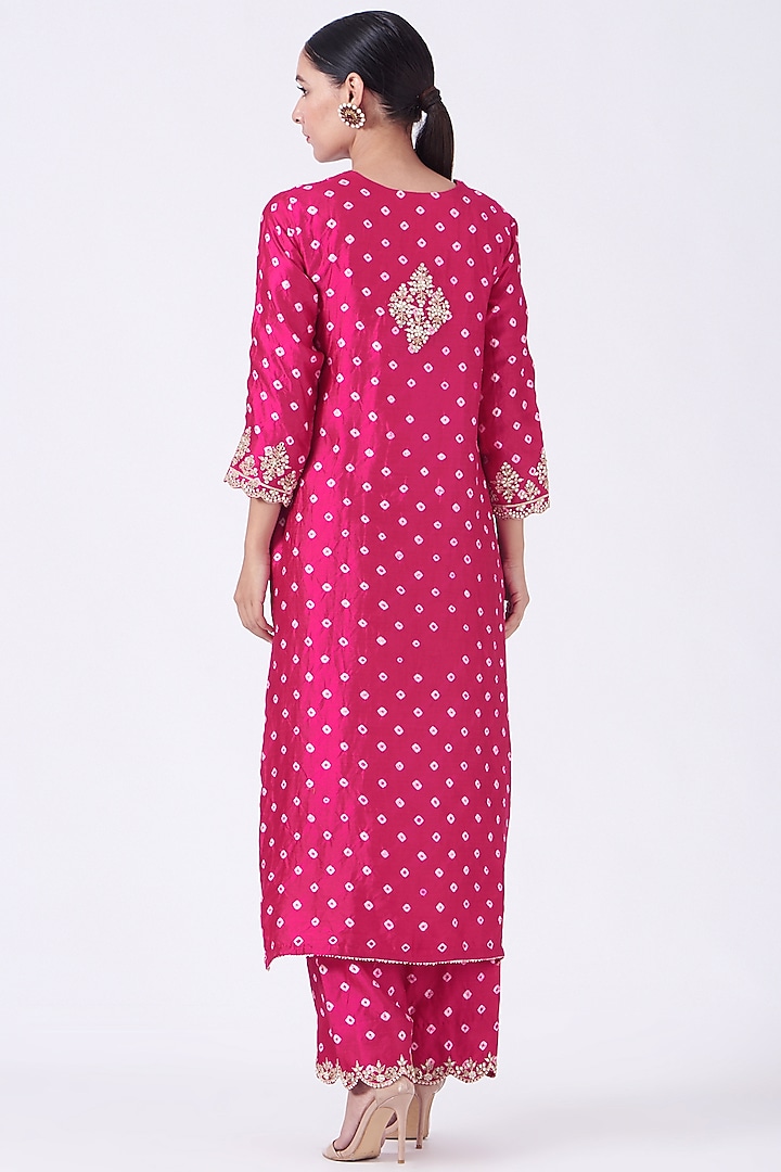 Magenta Hand Embroidered Kurta Set by SURBHI SHAH at Pernia's Pop Up Shop