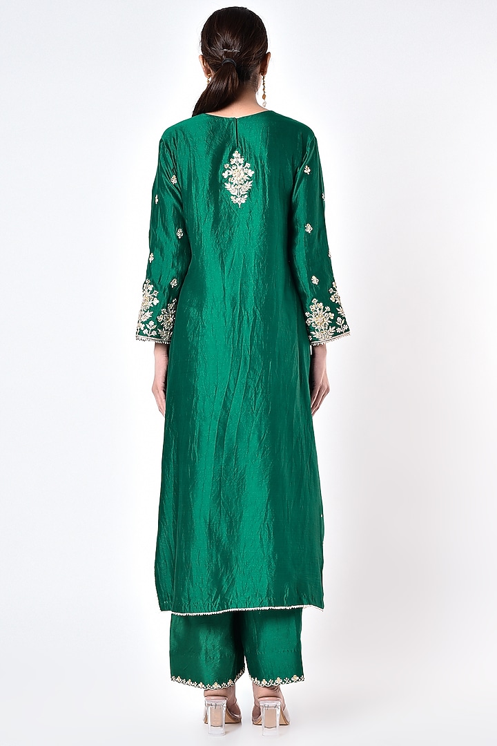 Aquarium Green Hand Embroidered Kurta Set by SURBHI SHAH at Pernia's Pop Up Shop