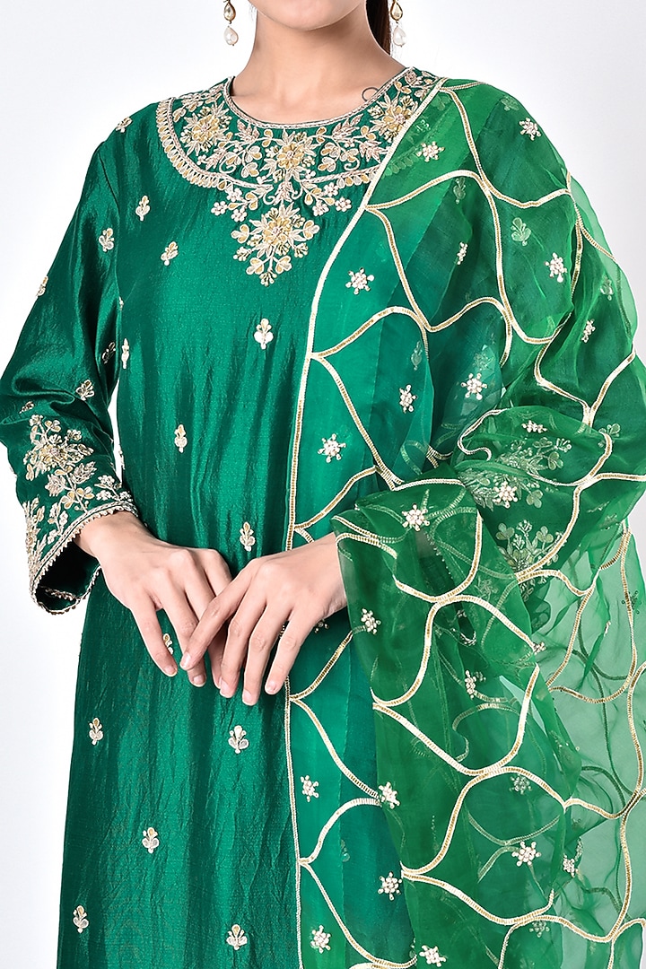 Aquarium Green Hand Embroidered Kurta Set by SURBHI SHAH at Pernia's Pop Up Shop
