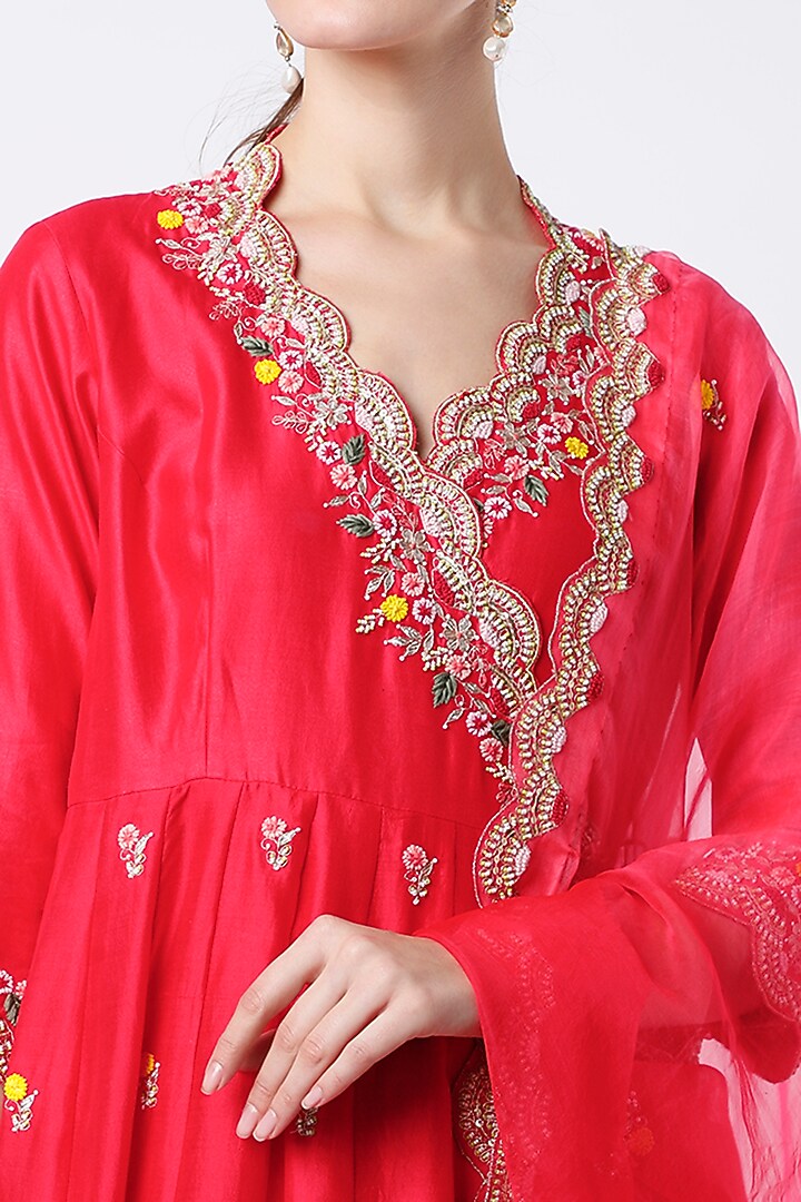Bright Red Hand Embroidered Kurta Set by SURBHI SHAH at Pernia's Pop Up Shop