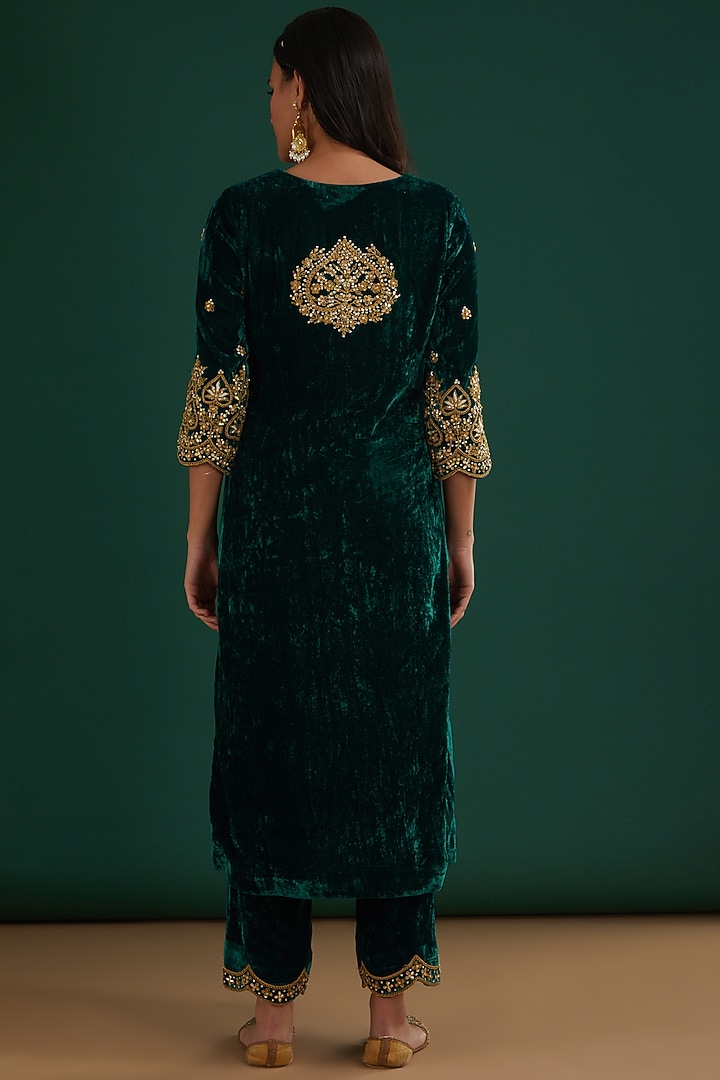 Dark Green Embroidered Kurta Set by SURBHI SHAH at Pernia's Pop Up Shop