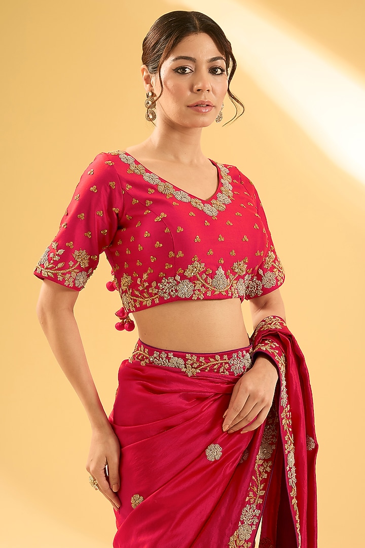 Red Kora Silk Zardosi Work Reception Saree Set by Surbhi Shah at Pernia's Pop Up Shop