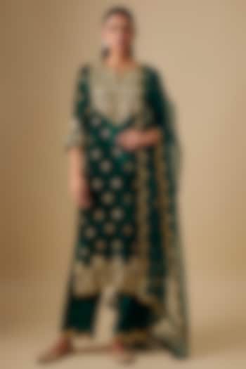 Emerald Green Velvet Zardosi & Pearl Embroidered Kurta Set by SURBHI SHAH at Pernia's Pop Up Shop