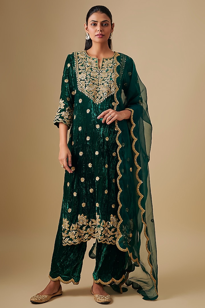 Emerald Green Velvet Zardosi & Pearl Embroidered Kurta Set by SURBHI SHAH at Pernia's Pop Up Shop