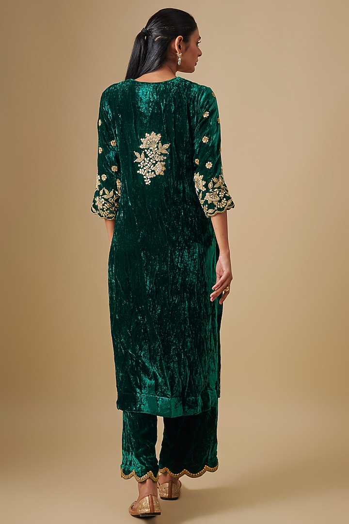 Emerald Green Velvet Zardosi & Pearl Embroidered Kurta Set by SURBHI SHAH at Pernia's Pop Up Shop