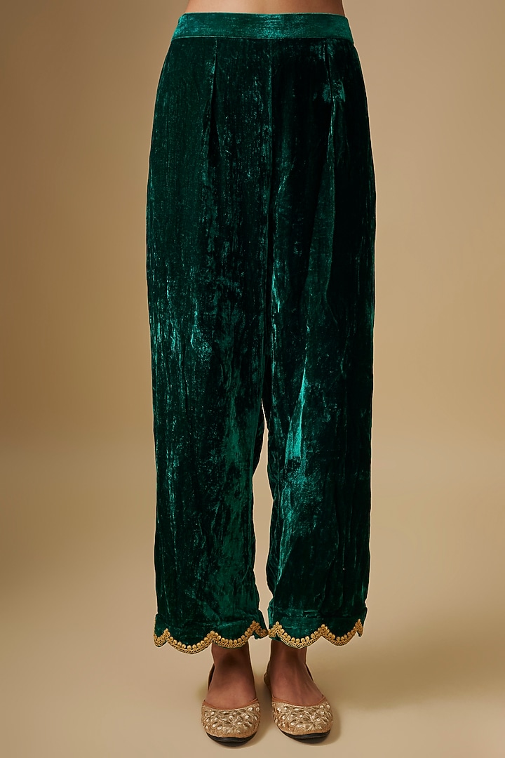 Emerald Green Velvet Zardosi & Pearl Embroidered Kurta Set by SURBHI SHAH at Pernia's Pop Up Shop