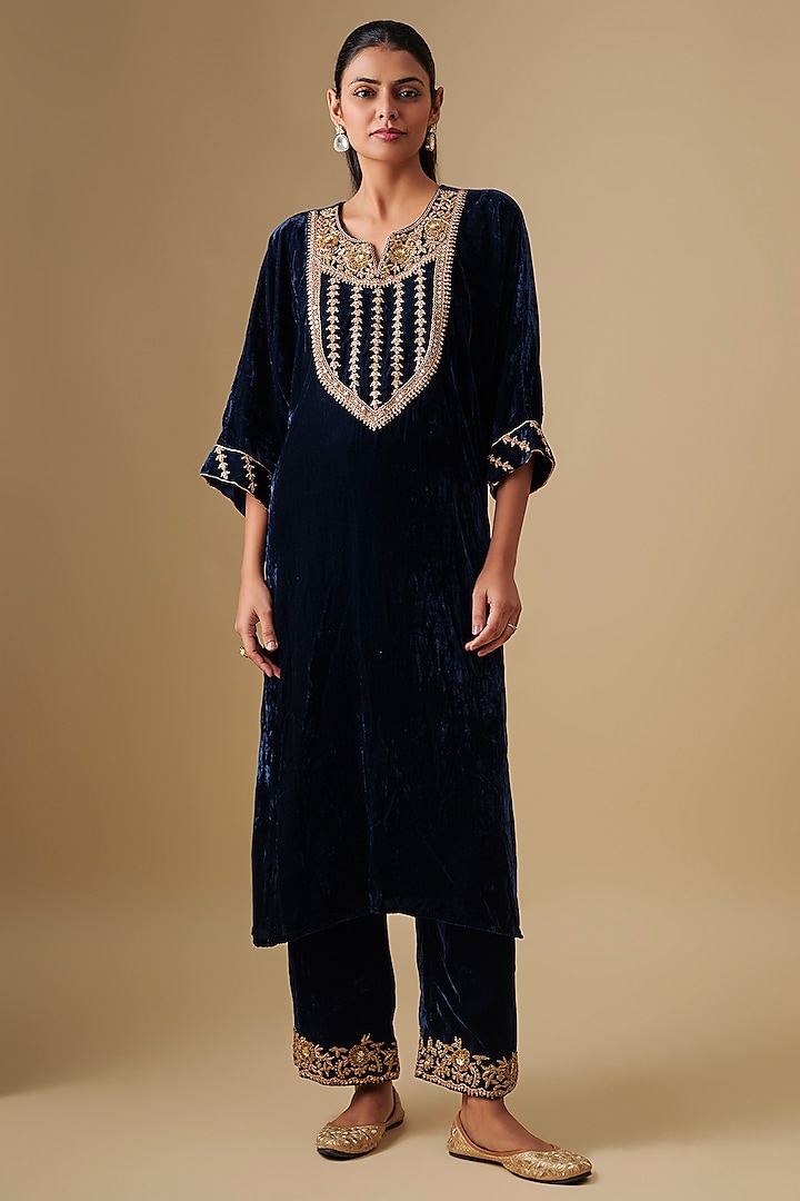 Navy Blue Velvet Zardosi Work Kurta Set by SURBHI SHAH at Pernia's Pop Up Shop