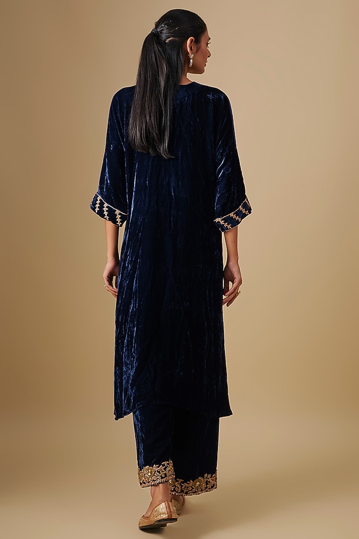 Navy Blue Velvet Zardosi Work Kurta Set by SURBHI SHAH at Pernia's Pop Up Shop