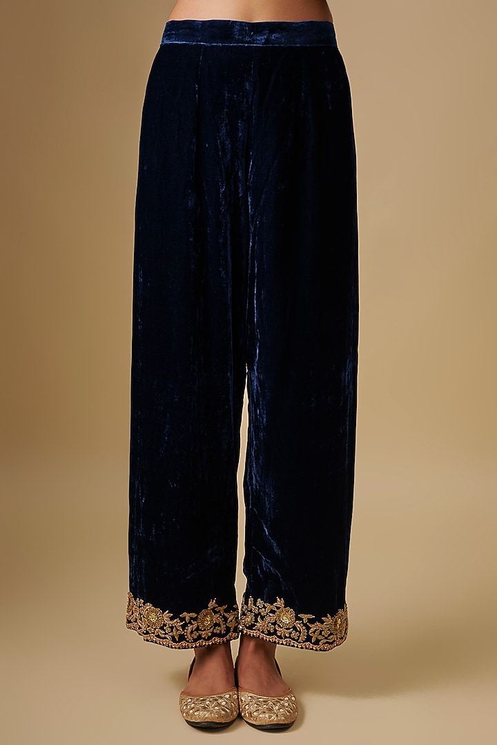 Navy Blue Velvet Zardosi Work Kurta Set by SURBHI SHAH at Pernia's Pop Up Shop