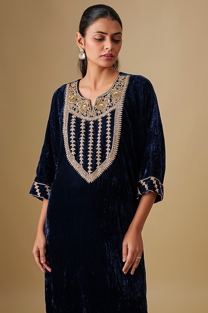 Navy Blue Velvet Zardosi Work Kurta Set by SURBHI SHAH at Pernia's Pop Up Shop