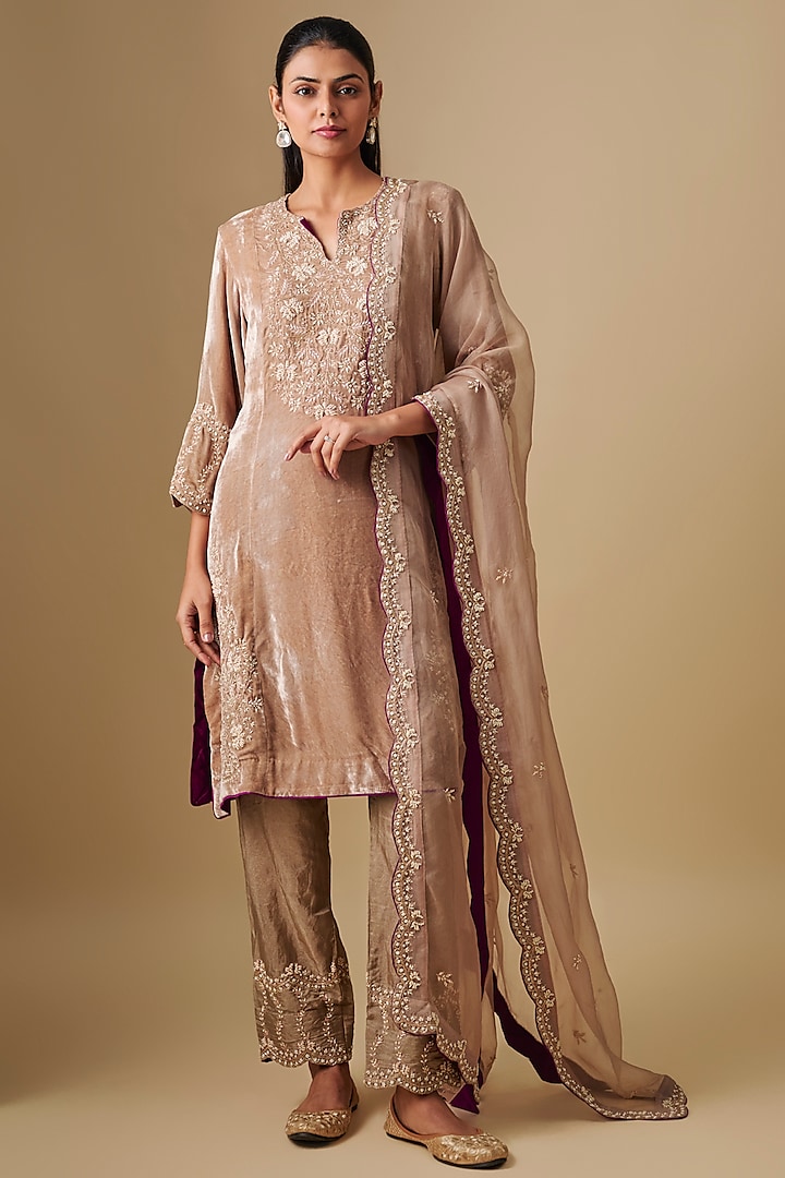Grey Velvet Pearl Embroidered Kurta Set by SURBHI SHAH at Pernia's Pop Up Shop