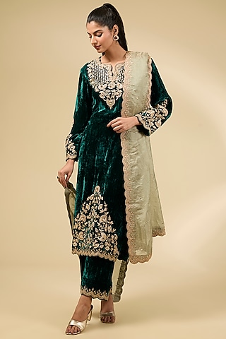 Emerald Green Pure Velvet Zardosi Work Kurta Set by SURBHI SHAH
