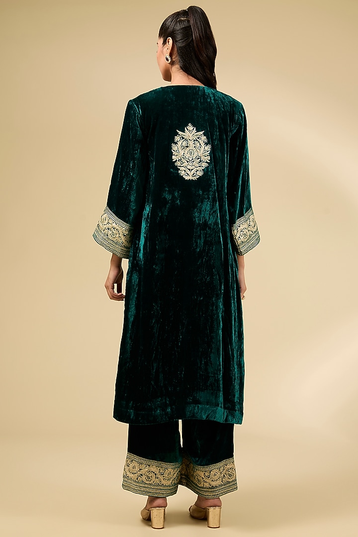 Emerald Green Velvet Tilla Work Kurta Set by SURBHI SHAH at Pernia's Pop Up Shop