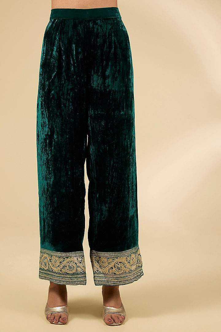 Emerald Green Velvet Tilla Work Kurta Set by SURBHI SHAH at Pernia's Pop Up Shop