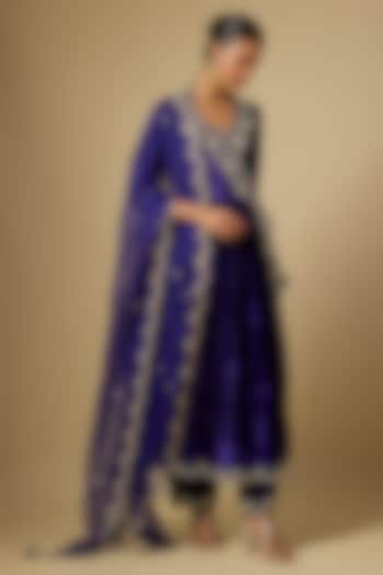Purple Velvet Pearl Work Kurta Set by SURBHI SHAH at Pernia's Pop Up Shop