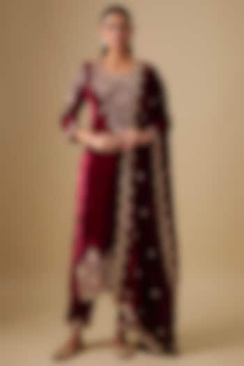 Maroon Velvet Marori & Sequin Embroidered Kurta Set by SURBHI SHAH at Pernia's Pop Up Shop