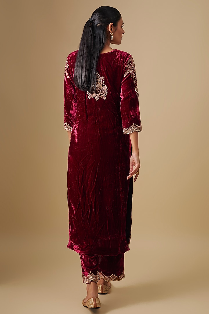 Maroon Velvet Marori & Sequin Embroidered Kurta Set by SURBHI SHAH at Pernia's Pop Up Shop