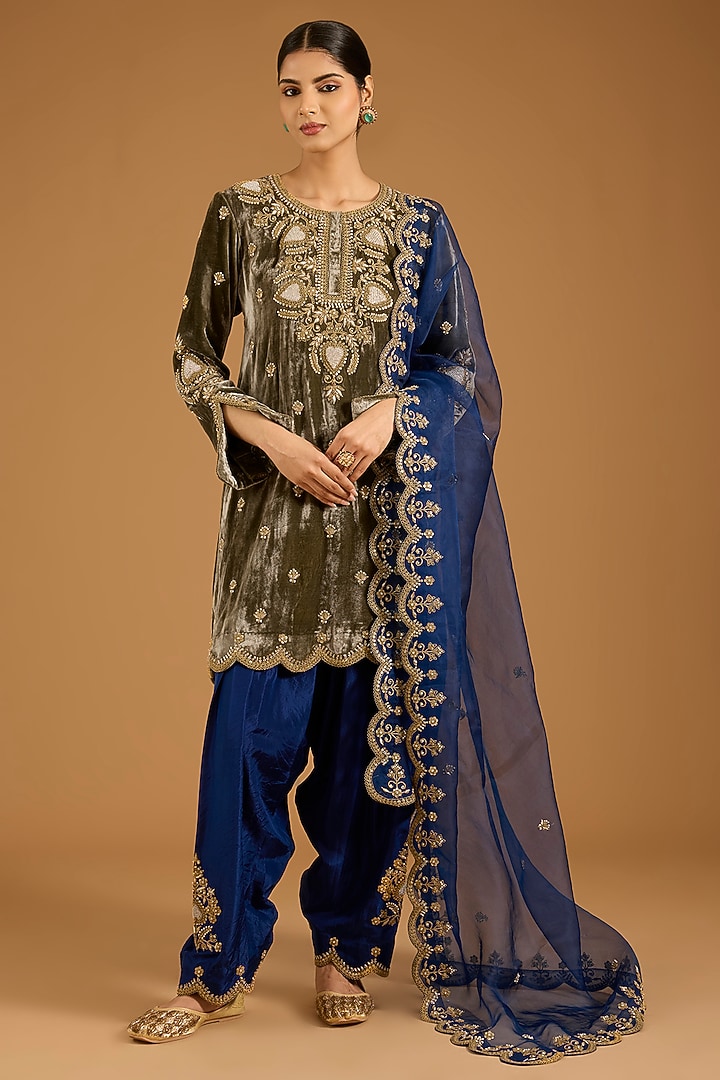 Mud Green Velvet Marori Embroidered Kurta Set by SURBHI SHAH at Pernia's Pop Up Shop