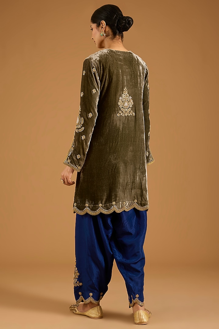 Mud Green Velvet Marori Embroidered Kurta Set by SURBHI SHAH at Pernia's Pop Up Shop