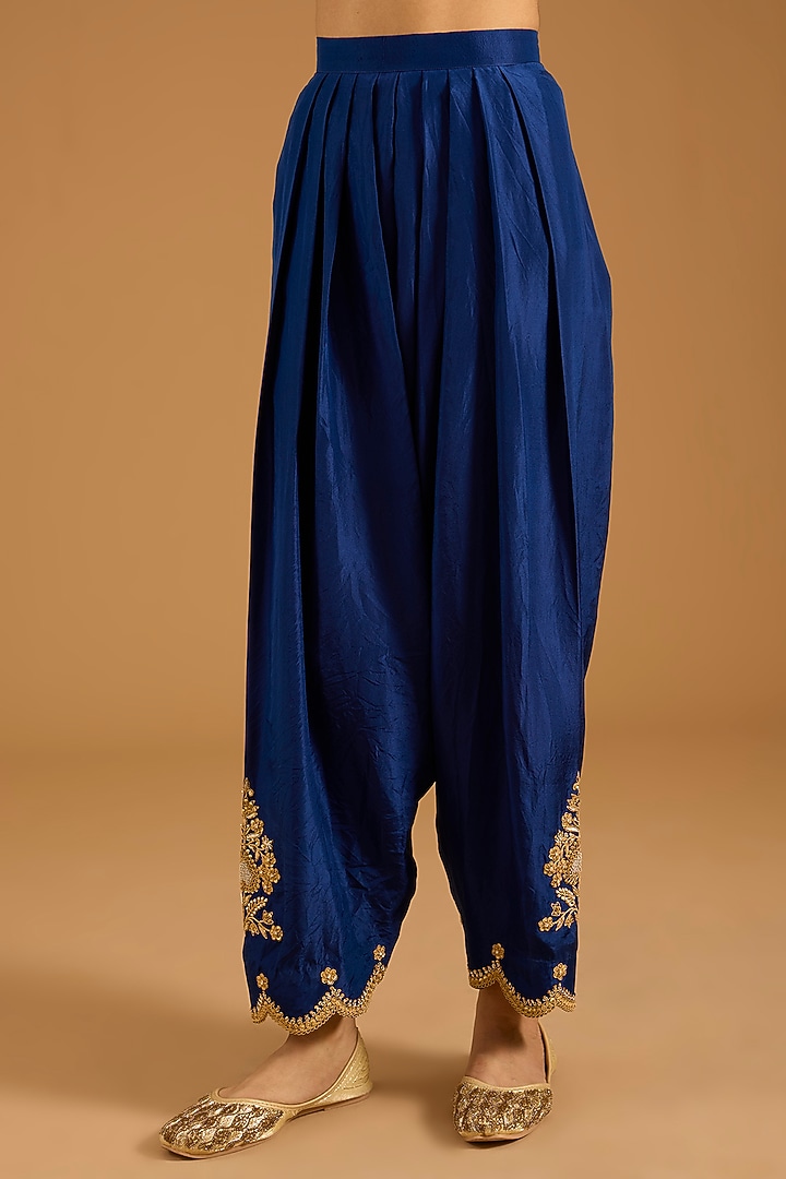 Mud Green Velvet Marori Embroidered Kurta Set by SURBHI SHAH at Pernia's Pop Up Shop