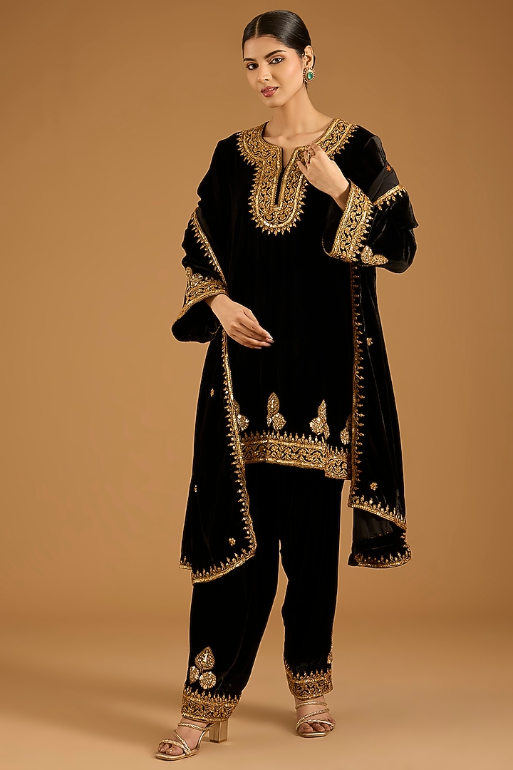 Black Velvet Marori Embroidered Kurta Set by SURBHI SHAH at Pernia's Pop Up Shop