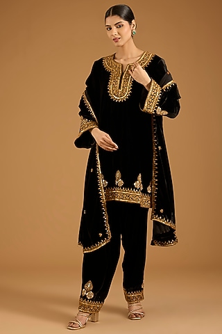 Black Velvet Marori Embroidered Kurta Set by SURBHI SHAH