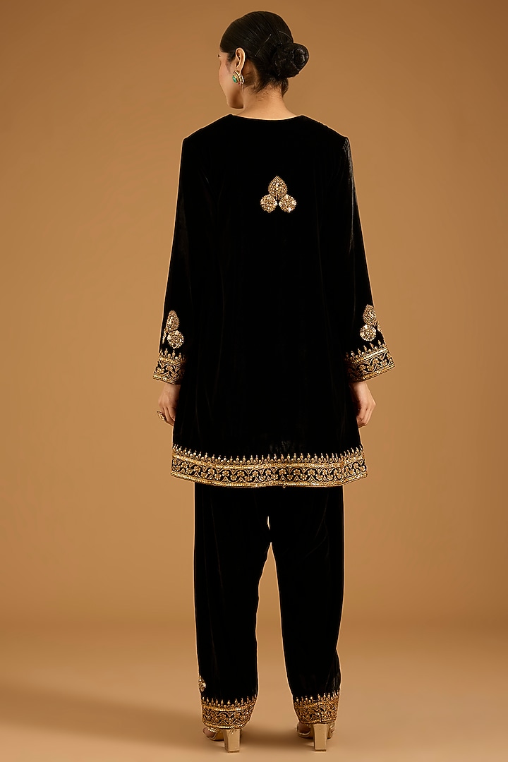 Black Velvet Marori Embroidered Kurta Set by SURBHI SHAH at Pernia's Pop Up Shop