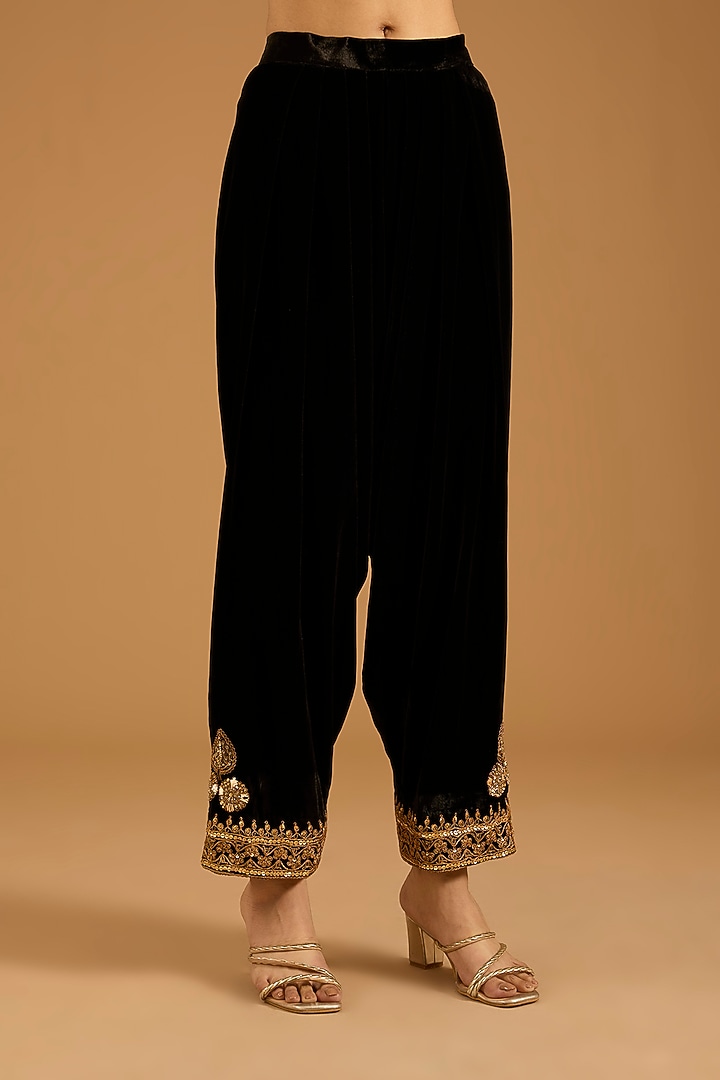Black Velvet Marori Embroidered Kurta Set by SURBHI SHAH at Pernia's Pop Up Shop
