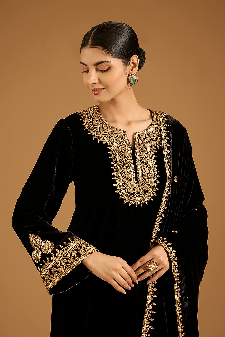 Black Velvet Marori Embroidered Kurta Set by SURBHI SHAH at Pernia's Pop Up Shop