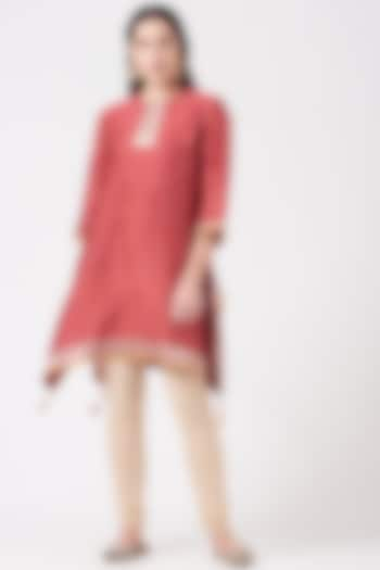 Dull Red Bandhani Tunic by Sunita Shanker at Pernia's Pop Up Shop