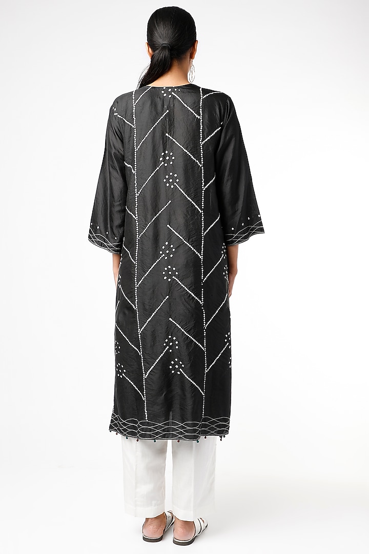 Black Handcrafted Bandhani Kurta Set by Sunita Shanker at Pernia's Pop Up Shop