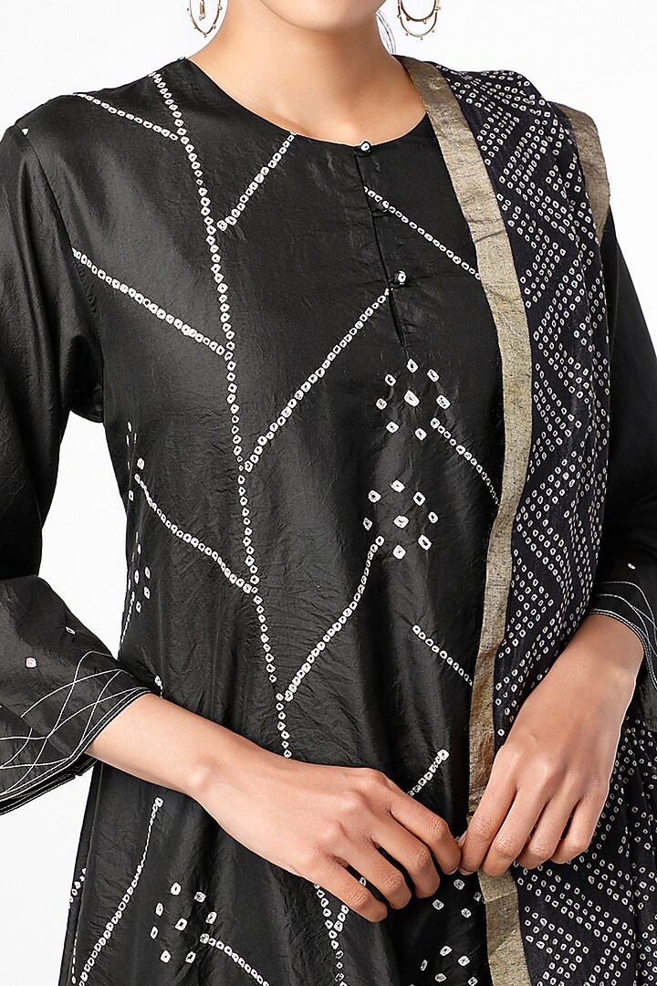 Black Handcrafted Bandhani Kurta Set by Sunita Shanker at Pernia's Pop Up Shop