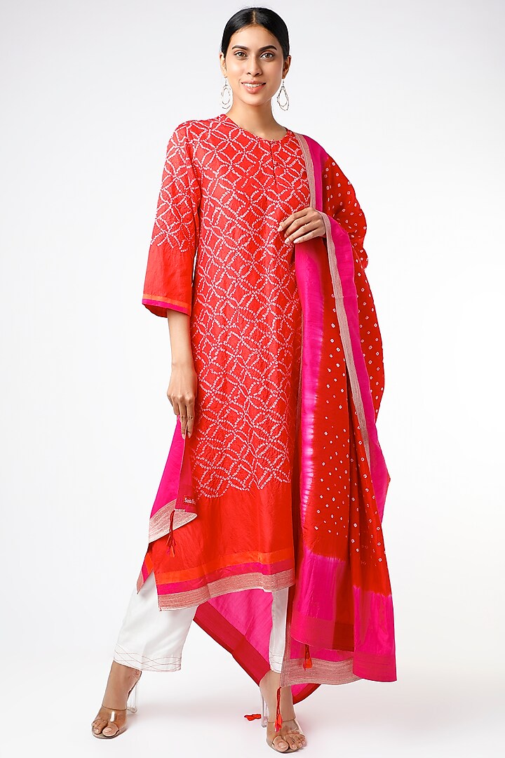 Red Silk Handcrafted Bandhani Kurta Set by Sunita Shanker