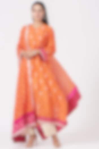 Orange Bandhani Printed Kurta Set by Sunita Shanker