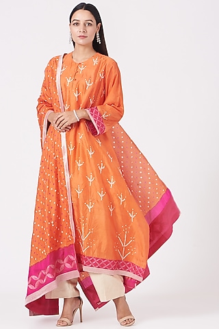 Orange Bandhani Printed Kurta Set by Sunita Shanker