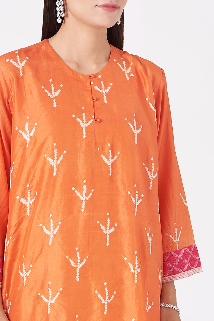 Orange Bandhani Printed Kurta Set by Sunita Shanker at Pernia's Pop Up Shop