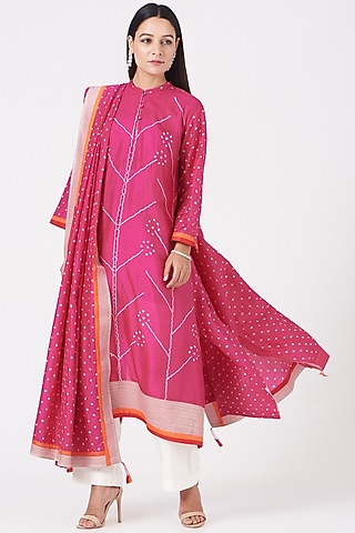 Fuschia Bandhani Printed Kurta Set by Sunita Shanker