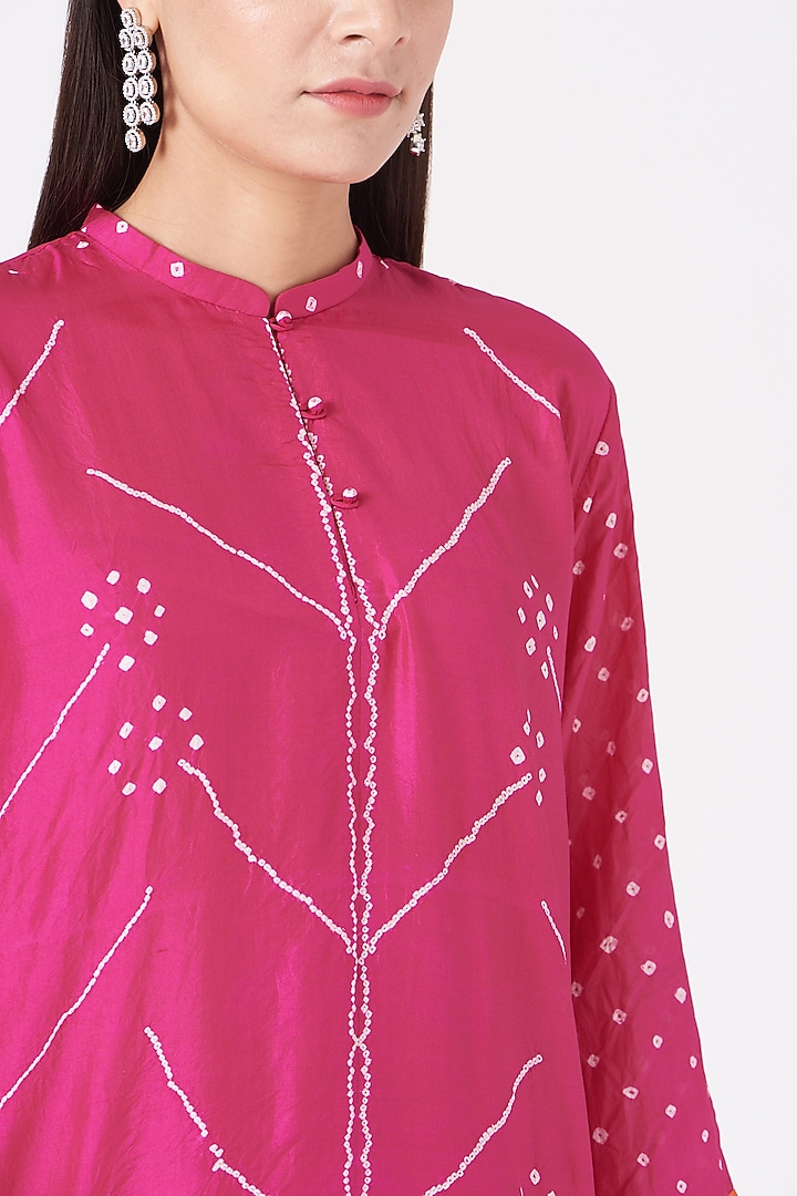 Fuschia Bandhani Printed Kurta Set by Sunita Shanker at Pernia's Pop Up Shop