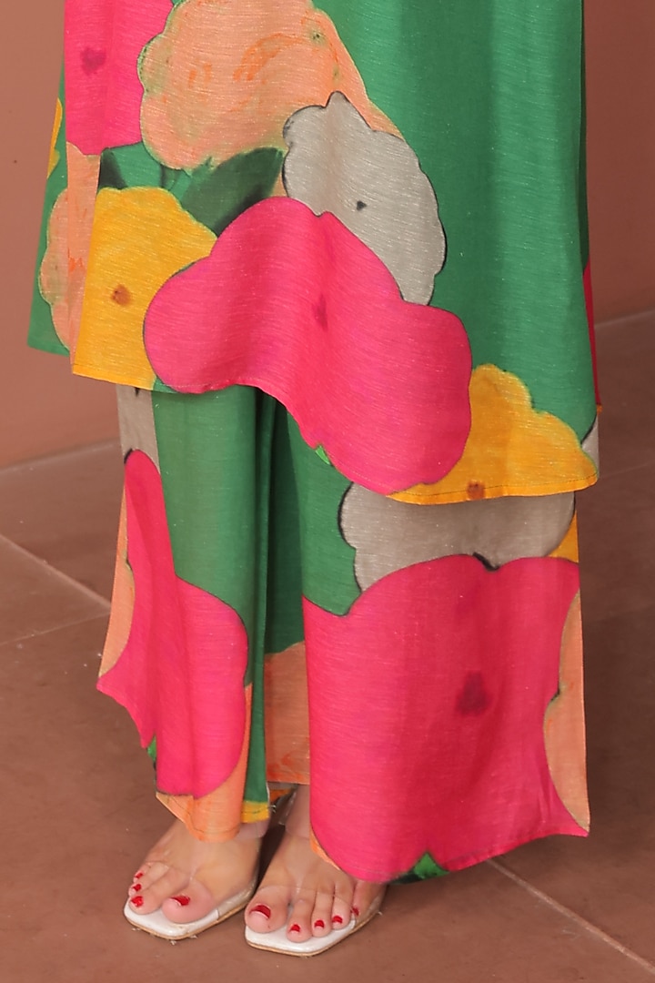 Green Linen Floral Printed A-Line Kurta Set by Surkh Syahi at Pernia's Pop Up Shop