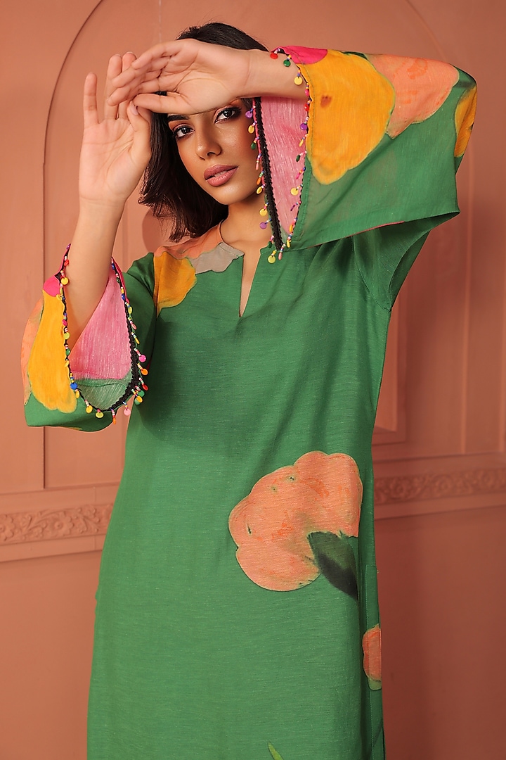 Green Linen Floral Printed Kurta Set by Surkh Syahi at Pernia's Pop Up Shop