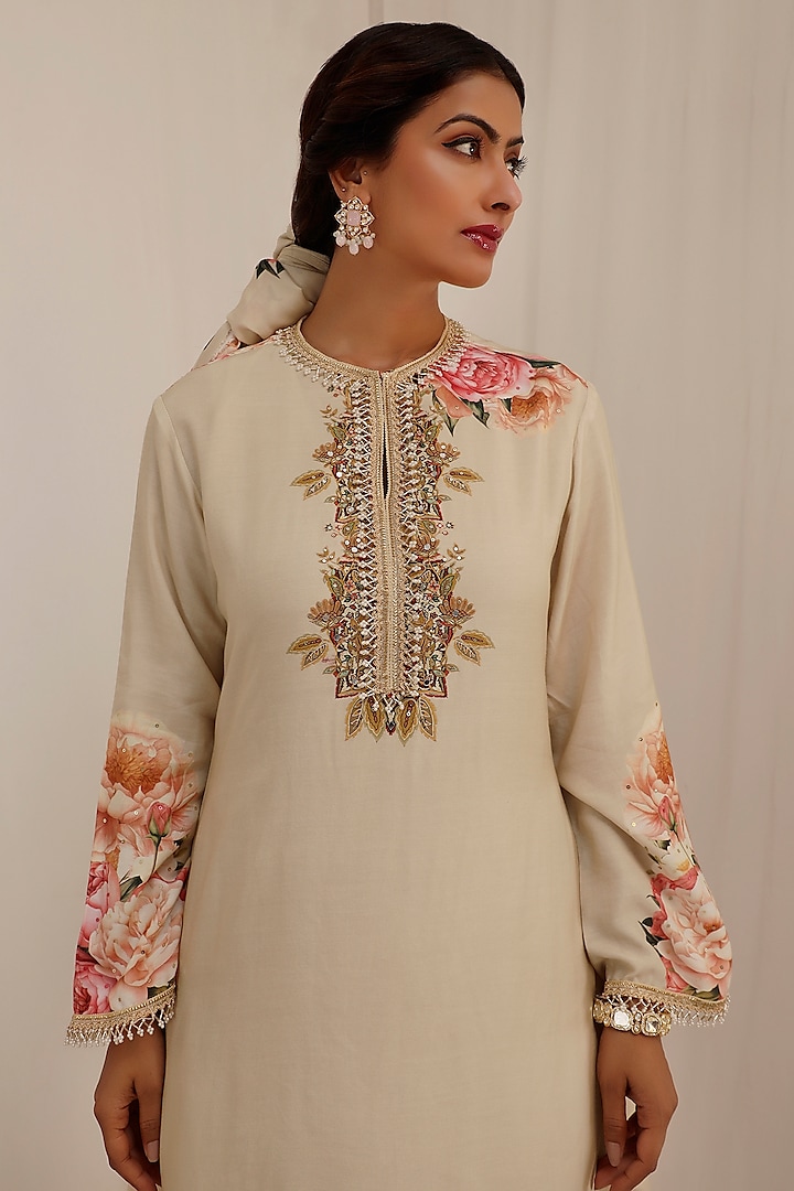 Beige Muslin Floral Printed A-Line Kurta Set by Surkh Syahi at Pernia's Pop Up Shop