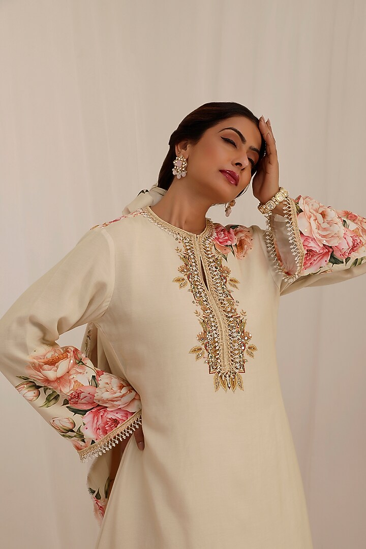 Beige Muslin Floral Printed A-Line Kurta Set by Surkh Syahi at Pernia's Pop Up Shop